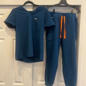 FIGS Women’s scrubs Catarina top and Zamora jogger pants sized medium deep reef